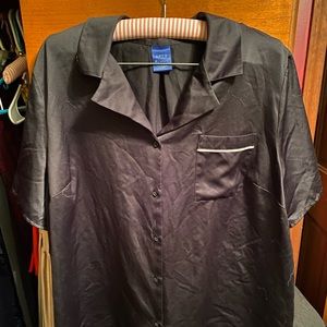 Black and white pajama set, satin like material. Size 1X.